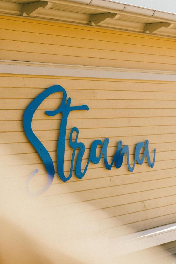 Strana